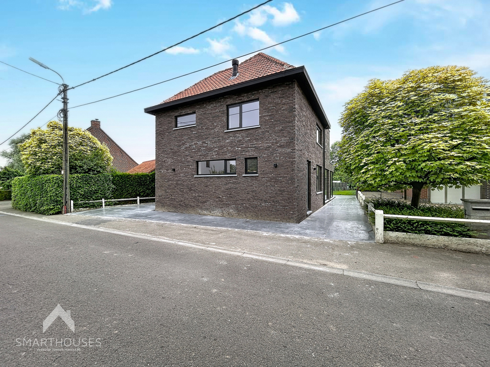 Gerenoveerde alleenstaande woning met 3 slpks en garage - foto 2