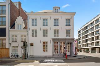 <p><strong>**Aandelenoverdracht - Handelsgelijkvloers + 13 entiteiten**</strong></p><p>Officieel de Sint-Hubertusstraat te Leuven, op de hoek met de Tervuursestraat bieden wij u de opportuniteit tot overname aandelen van bovenvermeld gebouw. Het pand zelf is volledig verhuurd en geniet van een handelsgelijkvloers, uitgebaat door Au Flan Breton en 13 bovengelegen studentenentiteiten. De maandelijkse huuropbrengst is 10.650,- EUR. <br />Deze overname is mits overname RC en lening bank.<strong> Meer informatie of een bezichtiging ter plaatse? Dat kan!</strong></p><p><span><strong>Contacteer onze Investeringsexpert Jacky: jacky@connect-immo.be - 0495 53 46 49</strong></span></p>