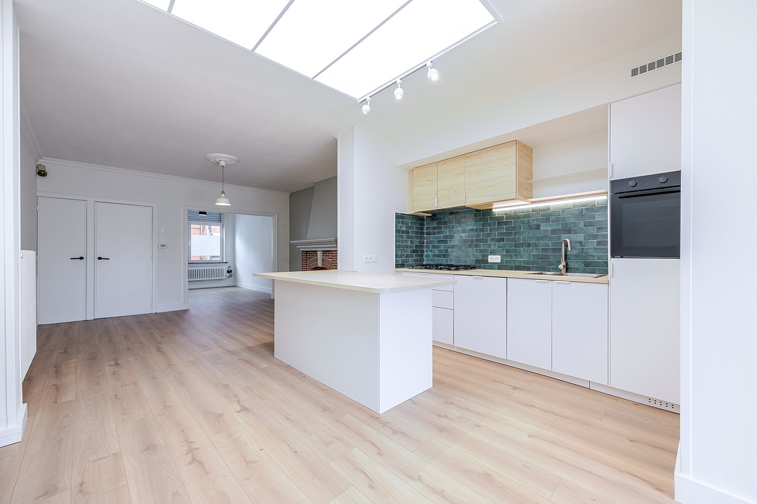 Knap vernieuwde woning vlakbij Brugge, met zonnige tuin - foto 1