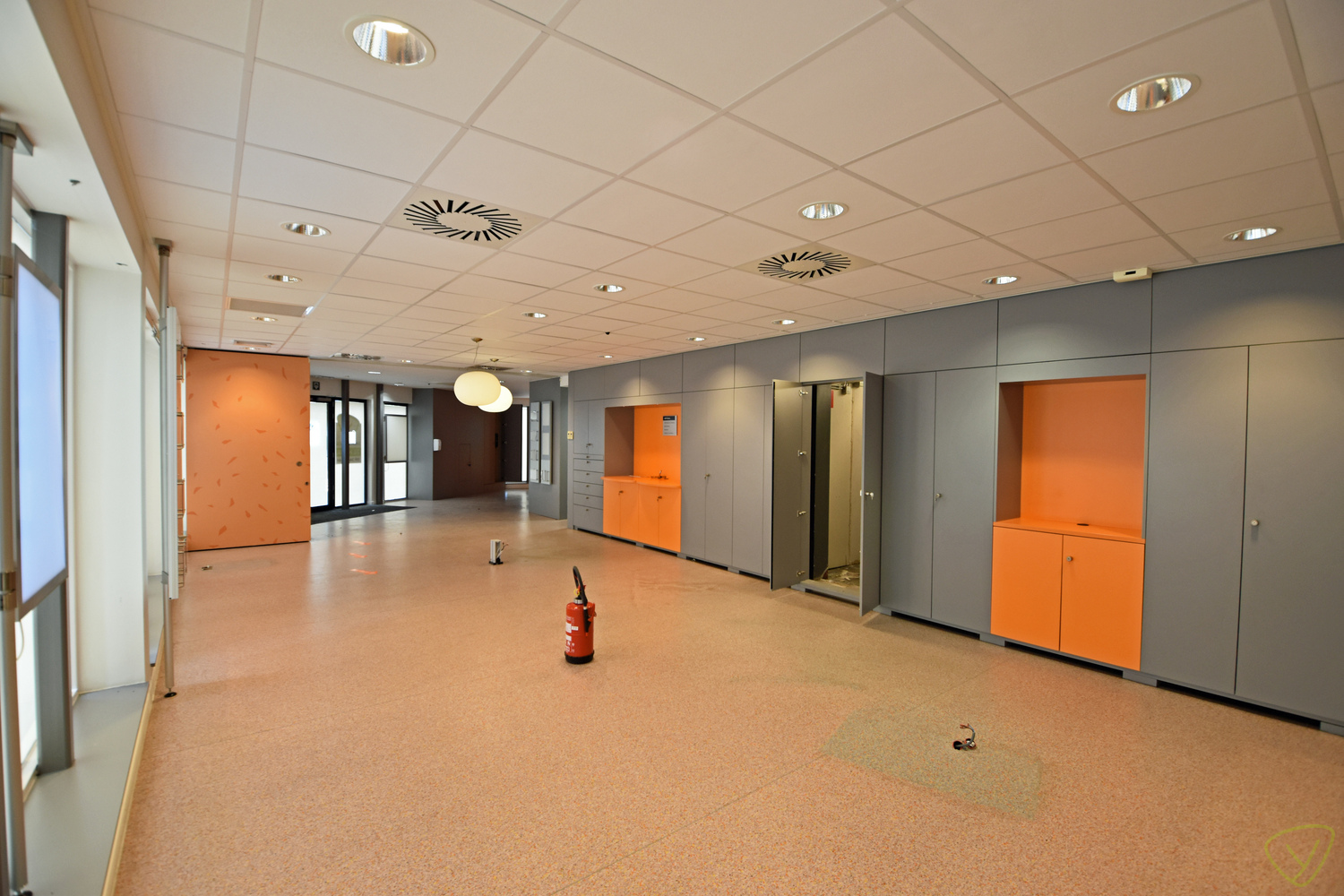 Ruim handelspand met topligging te huur in Zomergem! - foto 4