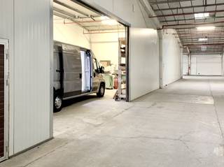 Magazijn van 380 m² te huur in Poperinge. Het pand is gelegen in de nabijheid van diverse invalswegen en het centrum van Poperinge...
