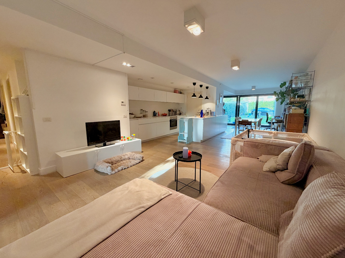Ruim gelijkvloers appartement met tuin en 2 parkeerplaatsen in Gent! - foto 4