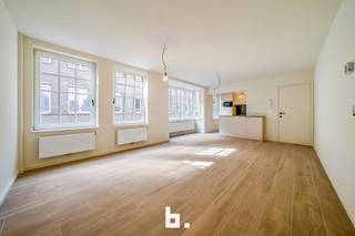 Dit prachtige appartement in het historische centrum van Brugge is gerenoveerd in 2025. Gelegen op een gunstige locatie, op loopafstand van...