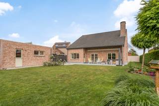 Energiezuinige open bebouwing mét 390 m² bewoonbare opp. Dit recent en prestigieus pand (optie kangoeroe-woning) van het bouwjaar 2015 is een...