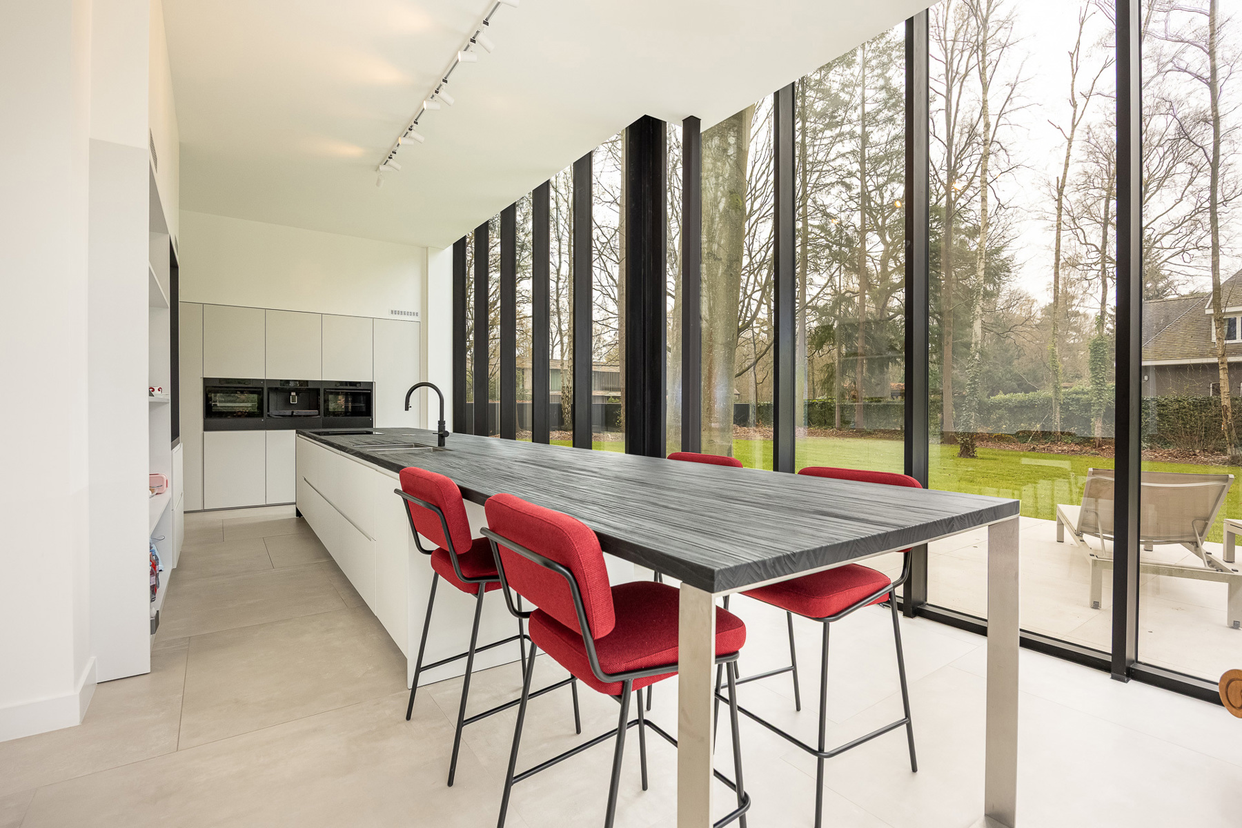 Luxueuze vernieuwbouwvilla met high-end afwerking - foto 4