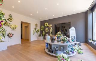 Dit veelzijdige gebouw met mooie voorgevel in het hart van Galmaarden combineert een ruim handelspand biedt tal van...