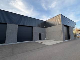 KMO UNIT (181M2) TE HUUR IN DIEPENBEEKBent u op zoek naar een recente, functionele en vlot bereikbare KMO-unit voor uw onderneming? Deze kwalitatieve...