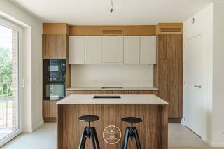 GENIET NU VAN HET VOORDELIGE 6% BTW TARIEF *VERLENGD TOT EIND JUNI 2025BINNENKORT OPLEVERINGLigging en omgeving:In hartje Gavere langs de...