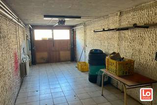 Volledig te renoveren woning op een commerciële topligging in het centrum van Lochristi. Dit pand heeft op de gelijkvloers een ruime garage welke...