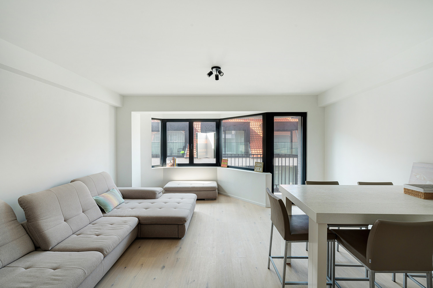 Vernieuwd en energiezuinig appartement vlakbij de Zeedijk - photo 1