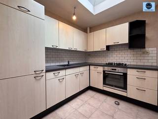 LEUKE STADSWONING MET 3 SLAAPKAMERSHuurprijs : 900 euro per maandStart vanaf 1 januari 2026Deze woning is gelegen in het centrum van Geraardsbergen...