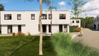 <p><span>Ben je op zoek naar een moderne woning in een rustige en groene omgeving, maar toch vlakbij het stadscentrum? Dan is Hof Ten Berge in Aalst dé plek voor jou! </span></p><p><span>Dit stijlvolle nieuwbouwproject bestaat uit 20 energiezuinige woningen, ontworpen met oog voor detail en comfort. Elke woning biedt een ruime indeling, telkens met 3 slaapkamers, een tuin en is voorzien van de nieuwste technieken voor een optimaal wooncomfort.</span></p><p><span> </span></p><p><span>Waarom kiezen voor Hof Ten Berge?</span></p><ul><li><span>🌿</span><span> Rustige en groene ligging</span></li><li><span>🚶</span><span>‍ </span><span>Dicht bij het centrum van Aalst</span></li><li><span>🏠</span><span> Moderne en energiezuinige woningen</span></li><li><span>🌞</span><span> Zonnige tuinen en ruime terrassen</span></li><li><span>🚗</span><span> Voldoende parkeergelegenheid</span></li></ul><p><span> </span></p><p><span>De woningen beschikken op het gelijkvloers over een inkomhal met apart toilet, een leefruimte met open keuken en aansluitend een berging. De tuin is toegankelijk via deur en schuifraam.</span></p><p><span>Op de eerste verdieping bevinden zich steeds een nachthal met apart toilet, 3 slaapkamers, een badkamer en een berging.</span></p><p><span>Bij elke woning is optioneel een parkeerplaats mogelijk. (15.000 euro)</span></p><p><span> </span></p><p><span>Grondwaarde: 120.000 euro (excl. registratierechten en notariskosten)</span></p><p><span>Nieuwbouwwaarde: 320.000 euro (excl. BTW)</span></p><p><span> </span></p><p><span> </span></p><p><span>Laat je inspireren door de architecturale schoonheid van dit project en ontdek hoe het jouw nieuwe thuis kan worden.</span></p><p><span> </span></p><p><span>Interesse? Neem contact op met Didier van Immo Zone op het nummer 0476/ 73. 17. 99.</span></p><p><span> </span></p>