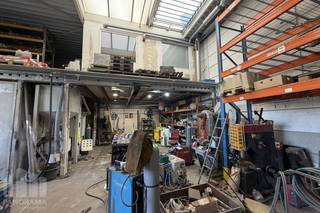 This functional SME unit of approximately 160 m², complemented by a mezzanine of approximately 75 m², is located on Sint-Martinusweg in Ikaros Park in Zaventem and offers an excellent combination of space, accessibility, and ease of access. The unit offers a practical combination of space, accessibility, and excellent ease of access.<br /><br />The storage space features a 4 x 4.50 m sectional door, a separate entrance, and a skylight that provides pleasant natural light.<br />In addition, two private parking spaces are provided.<br /><br />The unit serves as an attractive base for businesses seeking an easily accessible SME unit in Zaventem. Thanks to its location near the Brussels Ring Road (R0), the E19, and the E40, Brussels, the airport, and the surrounding region are easily accessible. Available starting February 1, 2027!<br /><br />Contact PANORAMA B2B for additional information or a no-obligation site visit at 0477 30 40 05.