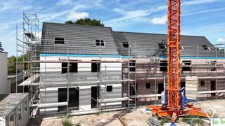 Rond de Mokkerkapel worden drie moderne BEN-woningen gebouwd op een toplocatie, op wandelafstand van scholen, winkels en openbaar vervoer. De woningen worden ontwikkeld met focus op maximaal wooncomfort, energiezuinigheid en een kwalitatieve afwerking.<br /><br />Lot 3 beschikt over een carport, een regenwaterput van 7.500 liter en een praktische zolder met extra mogelijkheden.<br /><br />De woning kan wind- en waterdicht aangekocht worden — ideaal voor wie de afwerking volledig naar eigen smaak wil bepalen.<br /><br />Wenst u meer informatie of een bezoek? Contacteer ons gerust.