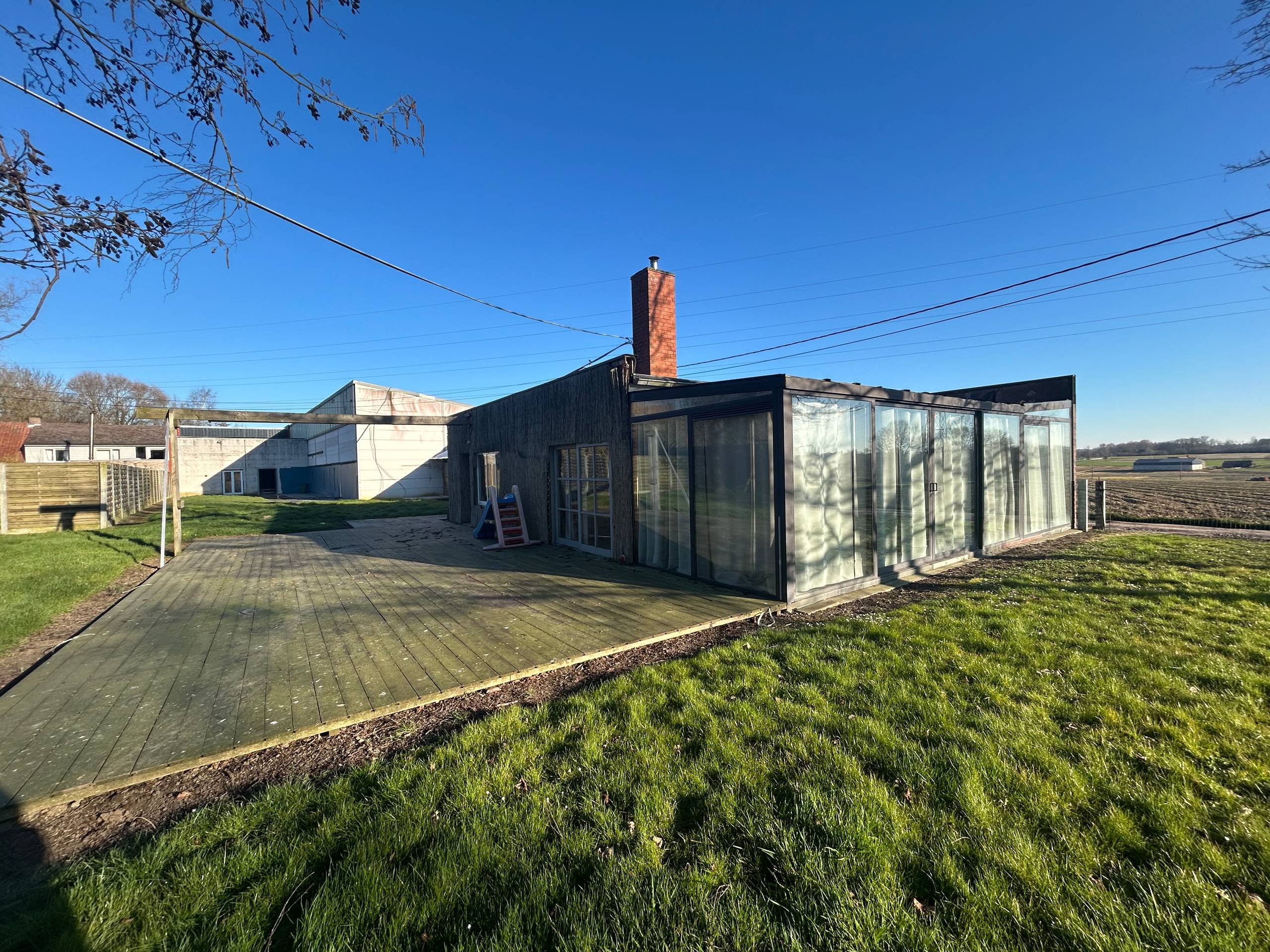 Woonst met loods (475 m²-nijverheidszone) en garage (160 m²) - foto 4