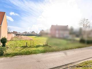 Deze bouwgrond van maar liefst 8a55ca voor halfopen bebouwing is rustig gelegen langs de Sparstraat in het centrum van Meeuwen...