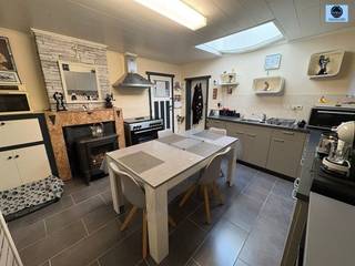 VERY WELL LOCATED HOUSE WITH GARAGE AND 4  ROOMS.Guide price : 375,000 euros Very well located house with garage and 4 rooms.The house has an...