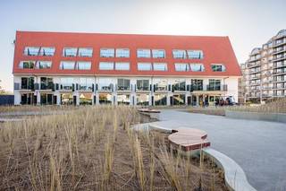 Zorgeloos beleggen in vastgoed? Ontdek deze topinvestering! <br />Duplex hotelkamer voor 4 personen (dubbel bed in mezzanine en uitschuifbaar salon/bed).<br />Zoekt u een investering die zowel luxe uitstraalt als financiële rust biedt? Deze hotelsuite uit 2023 is de perfecte match:<br />✅ Gegarandeerd rendement: 3,26% netto over 30 jaar.<br />✅ Instapklaar: Volledig gemeubileerd en tot in de puntjes afgewerkt.<br />✅ Comfort: Prachtig vrij uitzicht, privébalkon<br />✅ Verplicht bij te kopen ondergrondse garagebox.<br />✅10 dagen/jaar gratis gebruik (voor eigenaar of familie)<br />Een modern gebouw, een zorgeloze exploitatie en een solide rendement. Meer weten? Stuur een mail en we sturen u de details toe!<br />(Ref. NI27593)