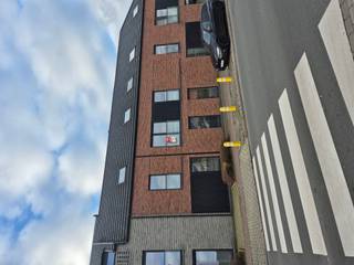 Appartement met 2  slaapkamers, terras en staanplaatsDe indeling is als volgt:inkomhal, apart toilet, badkamer, keuken, woonkamer, terras, 2...