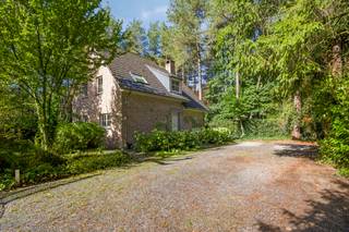 Palton troeven:- Drie slaapkamers- Bureau- Rustige ligging, nabij de Nederlandse grens- Instapklaar- Ruim perceel (ca 2.212 m²)- Volop privacyWelkom...