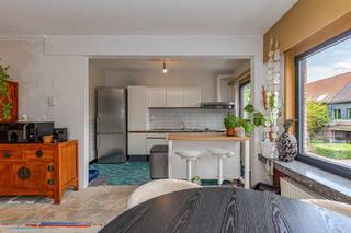 Zeer licht en tof 2 tot 3-slaapkamer appartement met terrasje in het centrum van Vremde. Gelegen op de 1ste verdieping van een klein en...