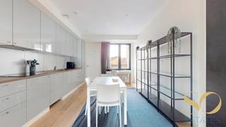 SINT-GILLIS – Gelegen op de 3de verdieping van een gerenoveerd gebouw zonder lift, in het hart van Sint-Gillis, biedt dit lichte en...