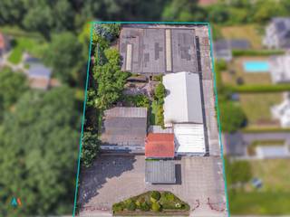 Op een zichtlocatie langs de Lierselei in Malle bevindt zich deze ruime eigendom met toonzaal, werkplaatsen, kantoren en een woning. Het perceel...