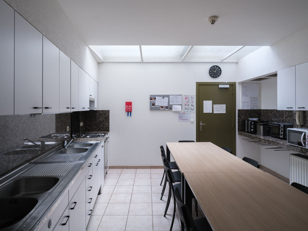 Opbrengsteigendom bestaande uit 18 studentenkamers en twee autostaanplaatsen gelegen aan de Bargiekaai - photo 4