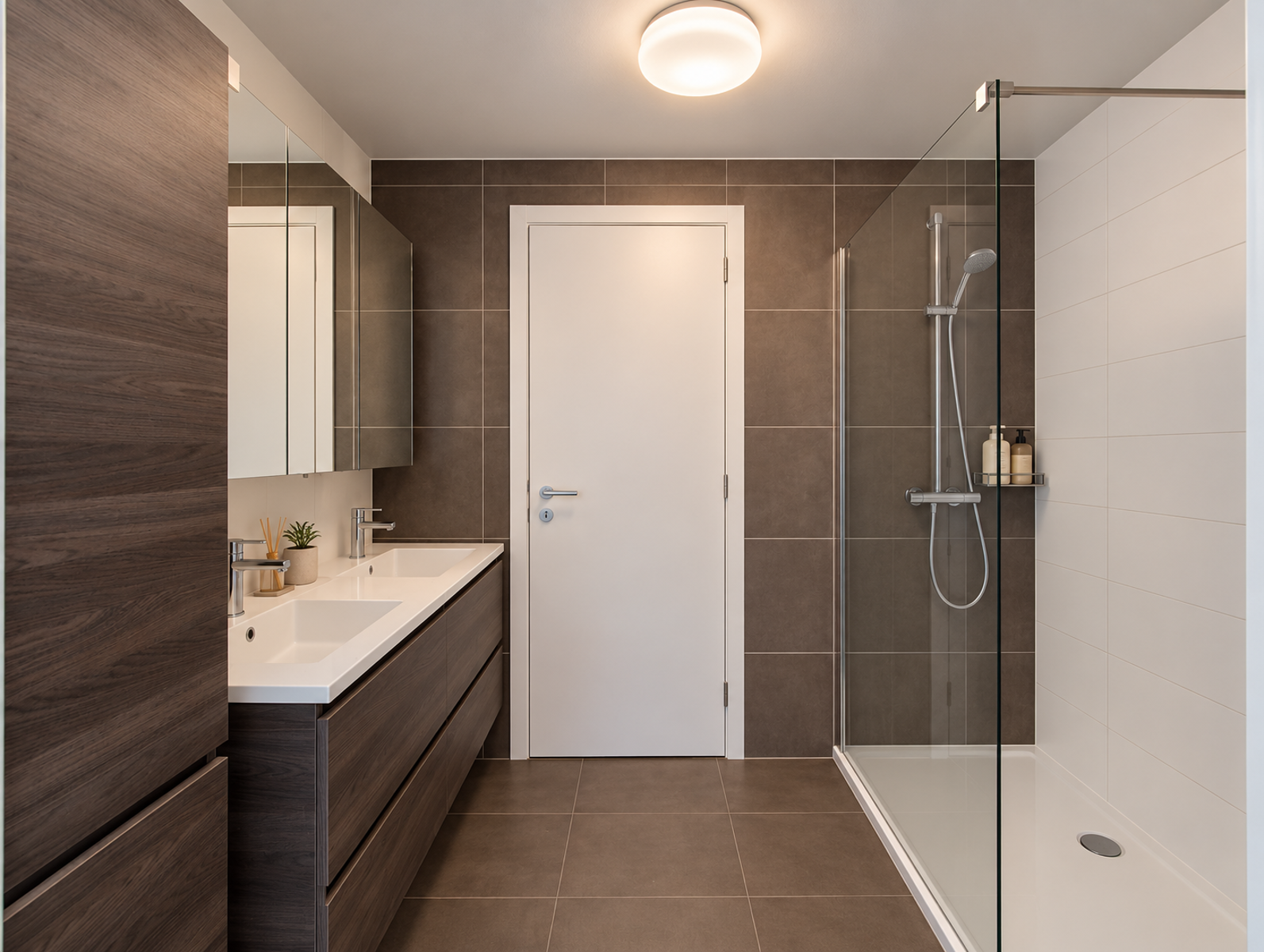 INSTAPKLAAR APPARTEMENT MET 2 SLPKS, TERRAS & AUTOPLAATS - foto 4