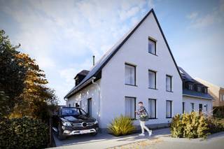 Deze ruime halfopen woning uit het project TweeZicht wordt in 2025 volledig vernieuwd en biedt 320 m² kwalitatief en toekomstgericht wooncomfort...