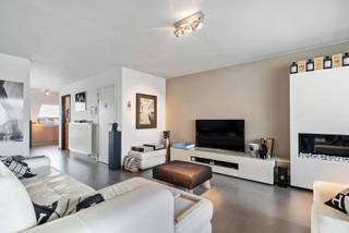 Instapklaar appartement met 3 slaapkamers en 2 badkamers in hartje Blankenberge<br /><br />Dit centraal gelegen appartement combineert comfort, ruimte en een uitstekende ligging. Het bevindt zich op slechts 100 meter van het treinstation, de tramhalte en de markt. Ook de zeedijk, het strand, het casino en de jachthaven bevinden zich op wandelafstand. <br /><br />Het appartement is luxueus afgewerkt en beschikt over drie slaapkamers, twee badkamers en twee aangename zonneterrassen. Daarnaast is er een ruime kelderberging aanwezig.<br /><br />Dankzij het gunstige EPC van 109 kWh/m² (label B) is dit appartement zowel geschikt als vaste woonst als tweede verblijf.<br /><br />Interesse? Neem vrijblijvend contact op met Fleur via 0477 82 85 42 of fleur.beernaert@acasa.immo.