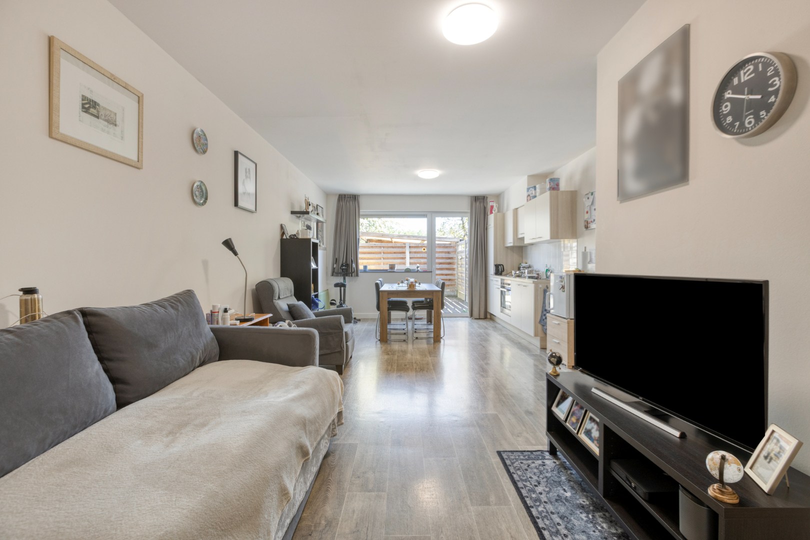 Gelijkvloers appartement met 1 SLPK en terras in het centrum van Mol ! - foto 4