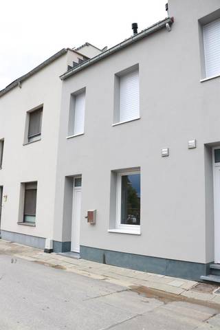 Bekijk de 360° virtuele tour op www.living-stone.beVolledig nieuw gerenoveerde woning met 2 kamers te Dilbeek.Deze woning omvat op de gelijkvloerse...