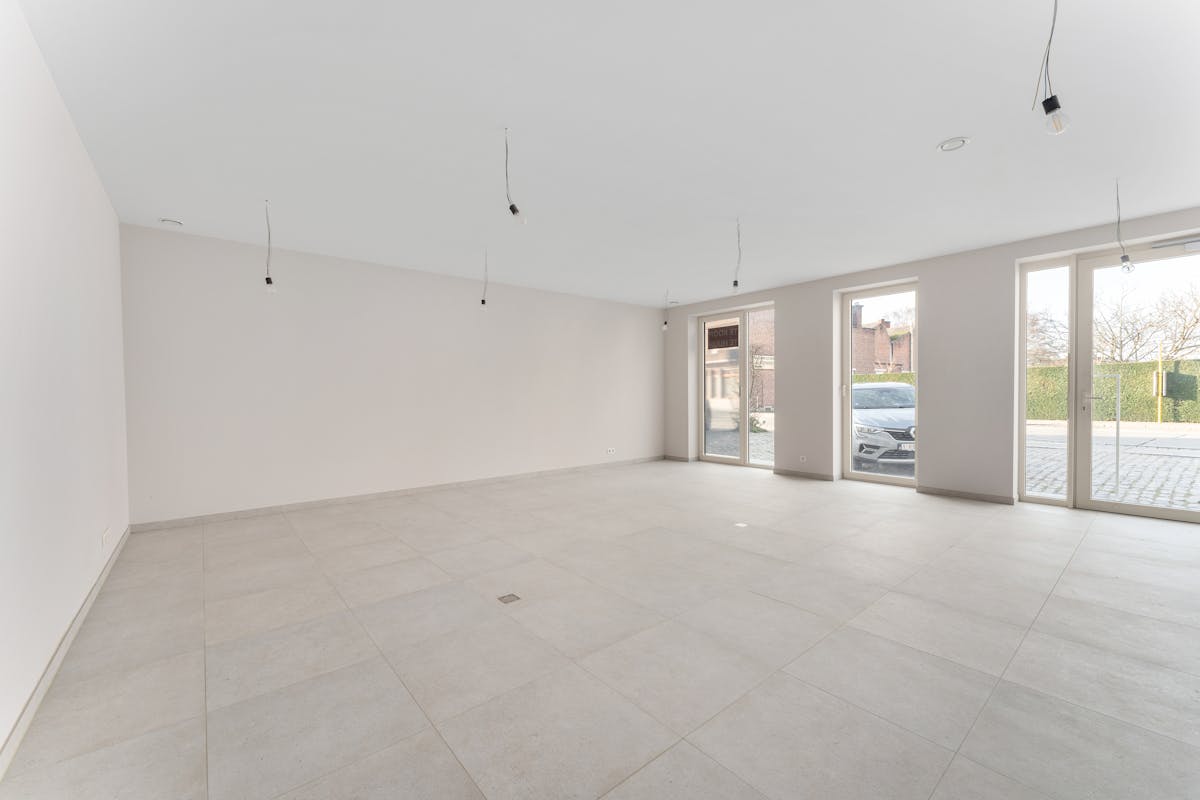 Gelijkvloers handelspand te koop nabij centrum Vichte - foto 1