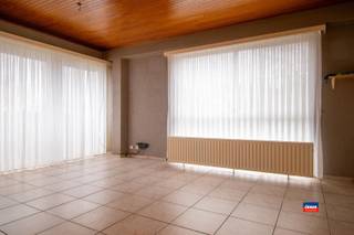<p><span>2100 DEURNE | MOVE-IN READY APARTMENT WITH TWO BEDROOMS, TERRACE AND PITCH | LOCATED ON THE THIRD FLOOR OF BUILDING WITH ELEVATOR | EPC C |</span></p><p><span>Layout as follows: entrance hall - living room with lots of light on tiles - kitchen with lots of storage space and terrace - bathroom with bath-shower combination, sink - connection for dryer and washing machine - 2 refreshed bedrooms - separate toilet - large storage room. </span></p><p><span>The apartment is asbestos safe. </span></p><p><span>Low monthly fixed costs 120 euros (block policy, syndic, minuterie and savings fund). </span></p><p><span>All utilities are individual.</span></p><p><span>Located in a cul-de-sac of a pleasant residential area. In the immediate vicinity of stores, schools, park and public transport.</span></p><p><span> </span></p>