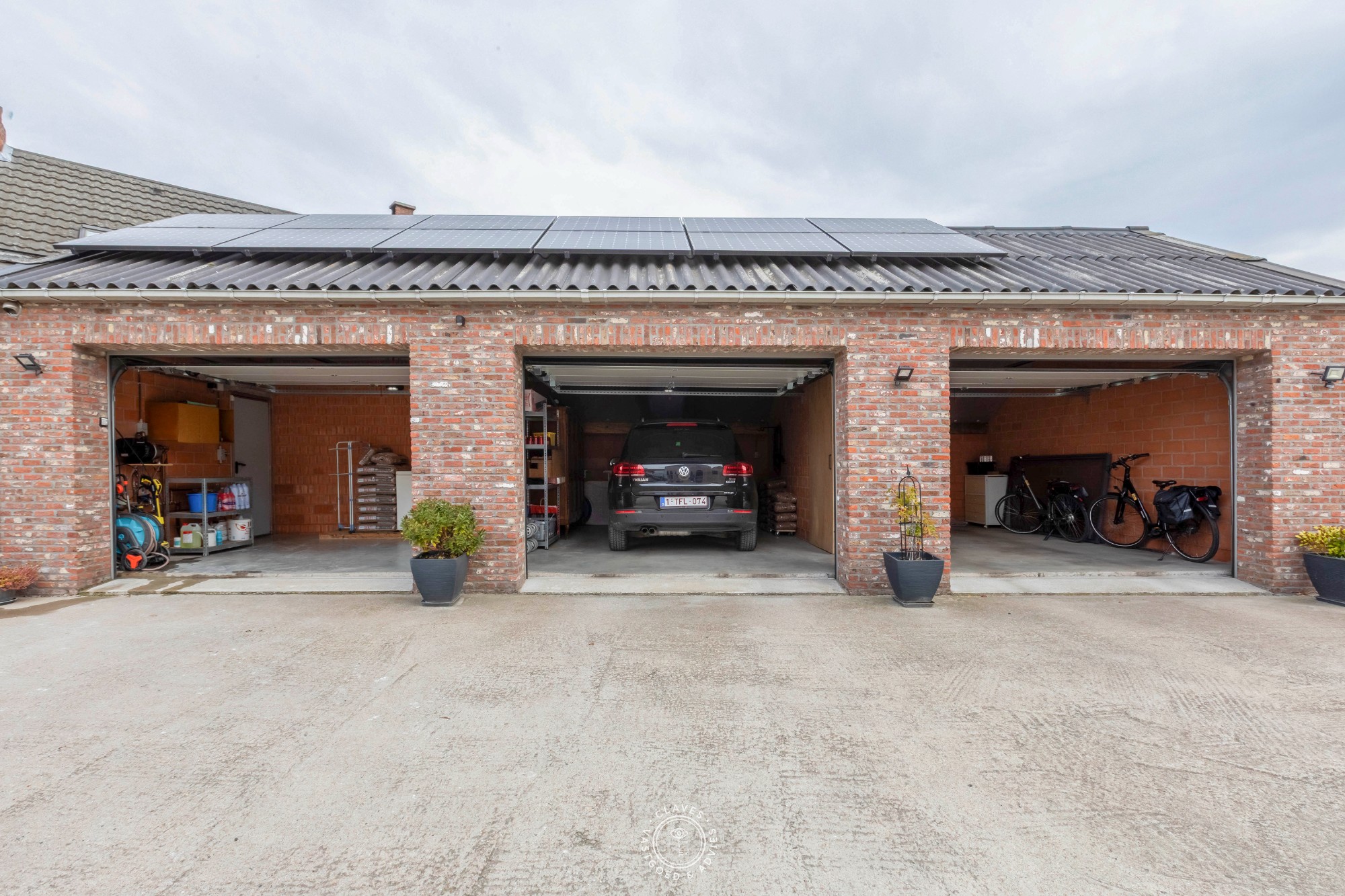 Charmante en ruime woning met 4 slaapkamers en 3 garages - foto 4