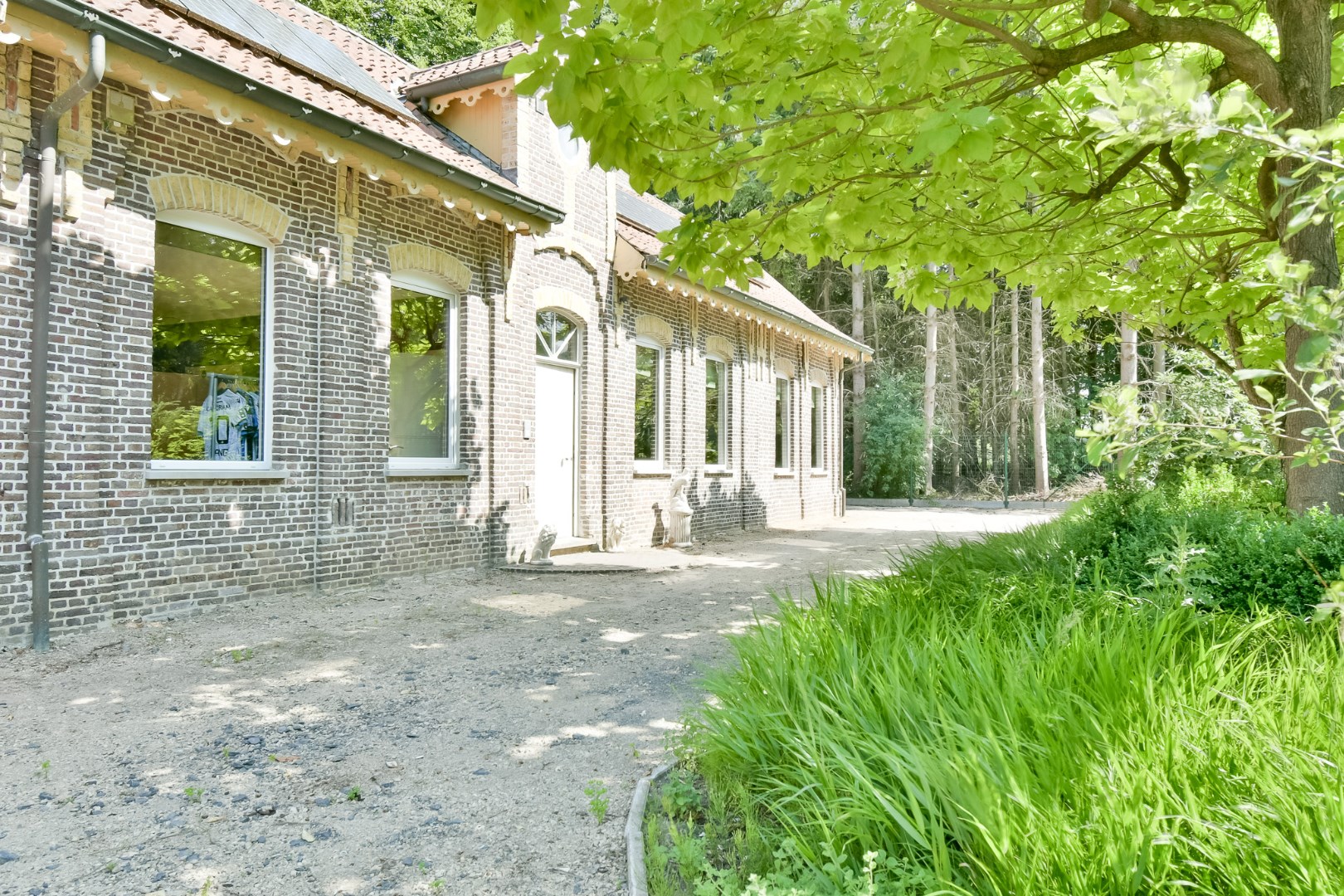 Welkom in deze charmante woning te midden van het groen in het hart van Oostkamp! - foto 3