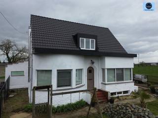 OPEN BEBOUWING MET 5 SLAAPKAMERSRichtprijs : 299.000 euro Deze open bebouwing is gelegen in Schendelbeke met 5 kamers en een garage achteraan de...