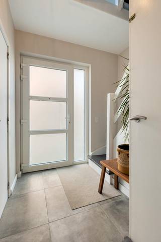 Discover this semi-detached building in a prime location in Brasschaat, located in Pauwelslei 30, with easy access to major access roads and close...