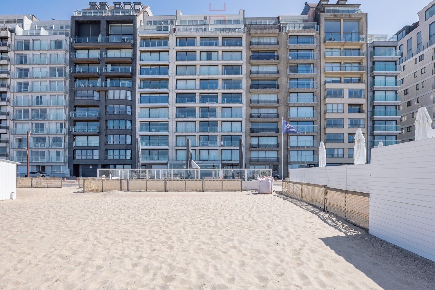 Mooi gerenoveerd vakantie-appartement op de zeedijk in Duinbergen - foto 1