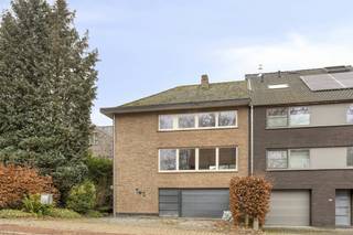 The home itself exudes space and possibilities. On the ground floor, you will not only find a spacious entrance hall with an indoor garage, but also...