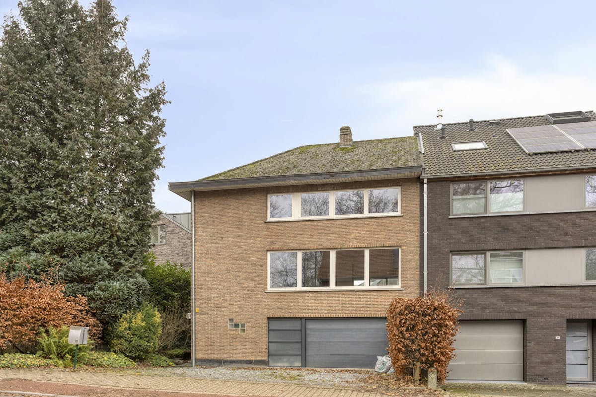 Charming three-storey house with garage and garden in a prime location in the heart of Grimbergen! - photo 2