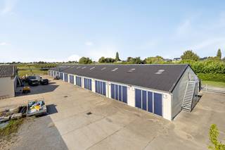 Te koop aangeboden: Twee percelen grond met opgerichte loodsenDeze verkoop omvat de volgende twee percelen: * 0027EP0000 (aard: paddenstoelkwekerij)...