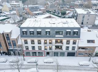 TE KOOP in een nieuw gebouw met standing: Winkelruimte op commerciële en centrale ligging in Oud-Turnhout.<br />- 280m²<br />- Casco<br />- Centrale ligging<br />- Goede bereikbaarheid<br />- Parkeermogelijkheden rondom gebouw<br />- Invulling als kantoorruimte mogelijk<br /> - Alle faciliteiten op wandel afstand