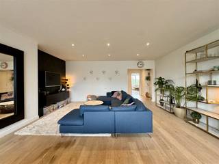 Dit prachtige tweeslaapkamerappartement in Wilrijk is gelegen in een rustige, groene omgeving en biedt een ideale combinatie van comfort...
