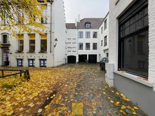 Gedaan met urenlang rondrijden, onnodige stress, boetes waar je nog meer stress van krijgt. Een stevige garagebox in de parking onder de Residentie...