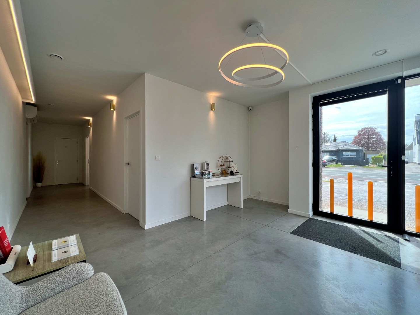 Instapklaar handelspand / praktijkruimte met uitstekende zichtbaarheid te Lievegem - foto 3