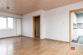 <p><span>HOBOKEN | DAKAPPARTEMENT MET TWEE SLAAPKAMERS, TERRAS EN GARAGEBOX | EPC B | Indeling als volgt:</span></p><p><span>inkomhal - leefruimte - dakterras - geïnstalleerde keuken - nachthal met technische unit en toilet - badkamer met douche, lavabomeubel en aansluiting wasmachine/droogkast - </span></p><p><span>twee slaapkamers. Achterliggende garagebox. Lift tot derde verdieping, vervolgens trapje tot aan het appartement. </span></p><p><span>Dit appartement is centraal gelegen in een verzorgd gebouw op wandelafstand van scholen, winkels en openbaar vervoer. </span></p>