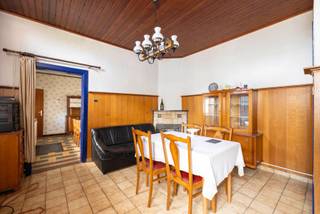 Te renoveren woning met mogelijkheid tot 4 slaapkamers nabij het centrum van Nijlen.Indeling GLV: inkom, woonkamer, keuken, inpandige garage,...