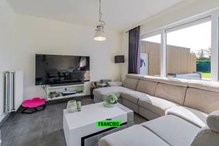 Ben je op zoek naar een instapklare, moderne woning met een vleugje vakantiegevoel? ✨ Welkom in deze prachtige halfopen bebouwing uit 2015,...